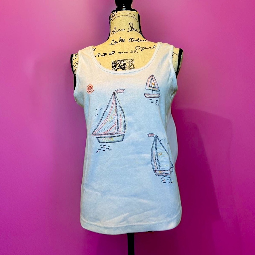 Palm Grove Woman’s White Embroidered Boat Theme Tank Top Size Large